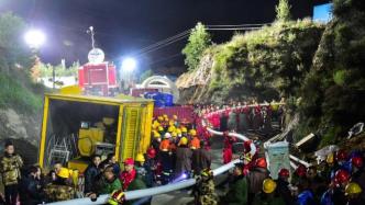 山西忻州重大透水事故造成13人遇难，52人被追责问责