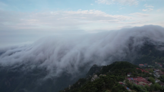 庐山索道空中观云妙趣生：身在此山中，尽揽云烟处