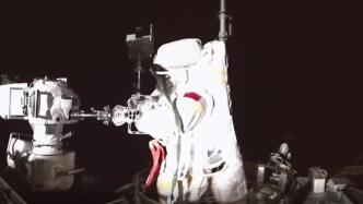 神十四航天员首次太空出舱，6小时只能喝一瓶“矿泉水”