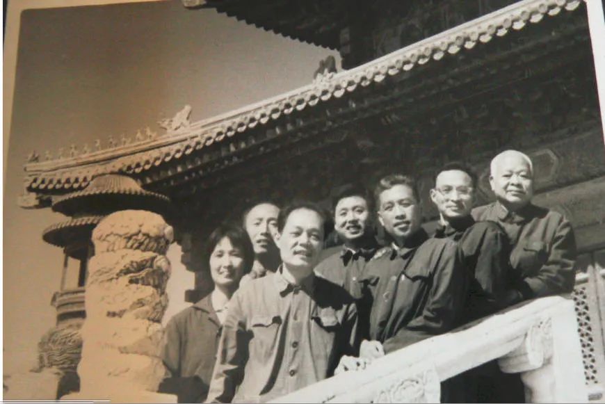 第四版《红楼梦》延续曹雪芹著无名氏续署名，修订350余条_文化课_澎湃新闻-The Paper