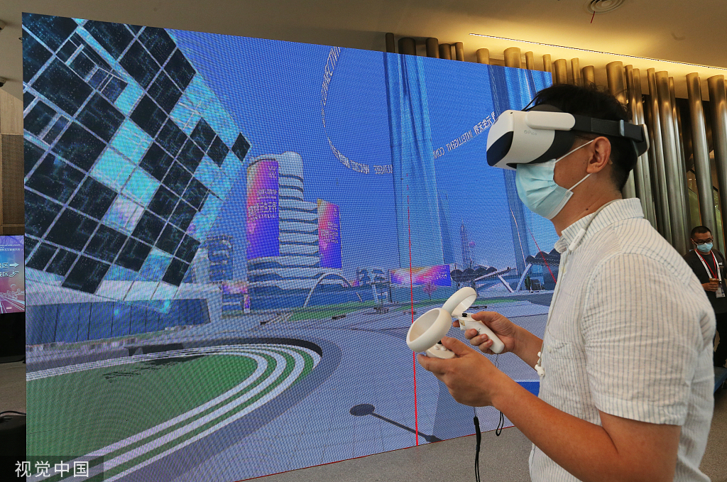 2022年9月1日，上海，2022世界人工智能大会（WAIC）举行，浦东分会场。VR体验。 视觉中国 图