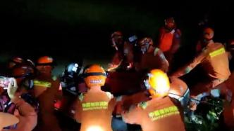 四川泸定县6.8级地震，森林消防利用橡皮艇运送人员装备