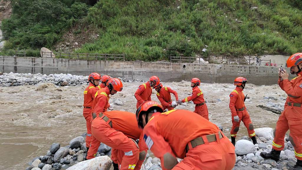 四川泸定地震已致甘孜州37人遇难、12人失联 直击现场 澎湃新闻 The Paper