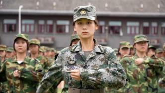 大三女生做教官带新生军训：曾入伍当兵还是特战队队员