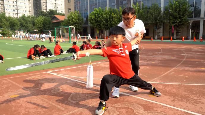 致敬“燃灯者”｜习武25年做体育老师教小学生，希望传统体育项目得到发扬