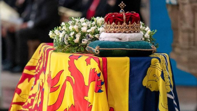 女王辞世丨英国女王灵柩供公众瞻仰全流程