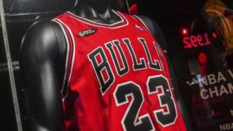 NBA球星乔丹1998年总决赛球衣拍出1009万美元