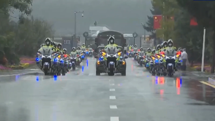 騎警車隊(duì)開道!烈士遺骸車隊(duì)抵達(dá)沈陽抗美援朝烈士陵園