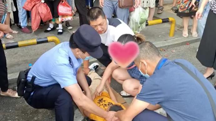 警民攜手將暈倒學生送醫,小學生贈送冷飲致敬