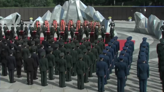 第九批在韩志愿军烈士遗骸安葬仪式举行