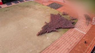 广州一高校“天花板级军训汇演”彩排刷屏：约3000人参与