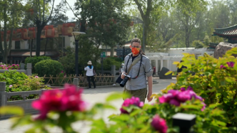 生活在中国：英国摄影师眼中的“牡丹花城”