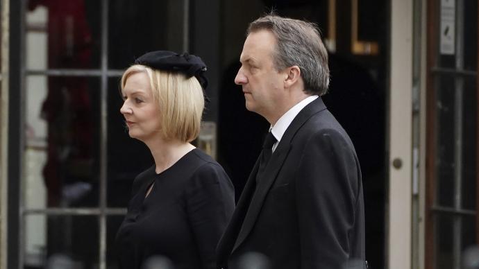 英国首相出席女王葬礼，澳媒发问：这人是谁？