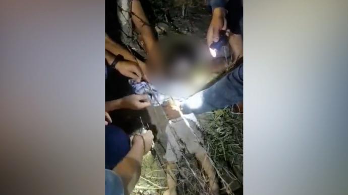 邓州一岁失联男童深夜被警方找到：卡在几公里外的铁丝网上