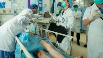 甘宇已被转运至华西医院：肋骨骨折，伴有严重感染