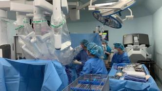 第四代达芬奇手术机器人“上岗”,78岁膀胱瘤患者切口都不超2厘米