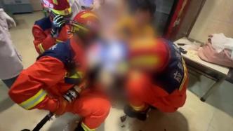 云南一幼童右手被卷入绞肉机内，消防救援人员火速出警拆解