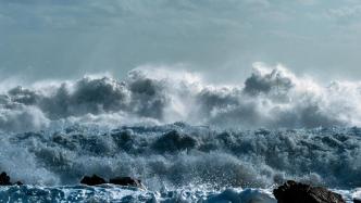 台风“奥鹿”移入南海，南海中部将出现6到10米狂浪到狂涛