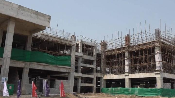 中企承建的巴基斯坦妇幼医院及护理学院项目主楼封顶