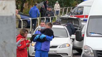 俄罗斯学校枪击案死亡人数升至17人