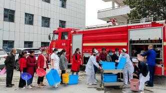 医院缺水30余名患者等待透析，消防急运16吨“救命水”