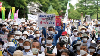 直击安倍国葬现场：日本首相致悼词，场外数千抗议者反对国葬