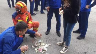 女子抱著存錢罐求助消防員，拆開后感慨“發(fā)財了”