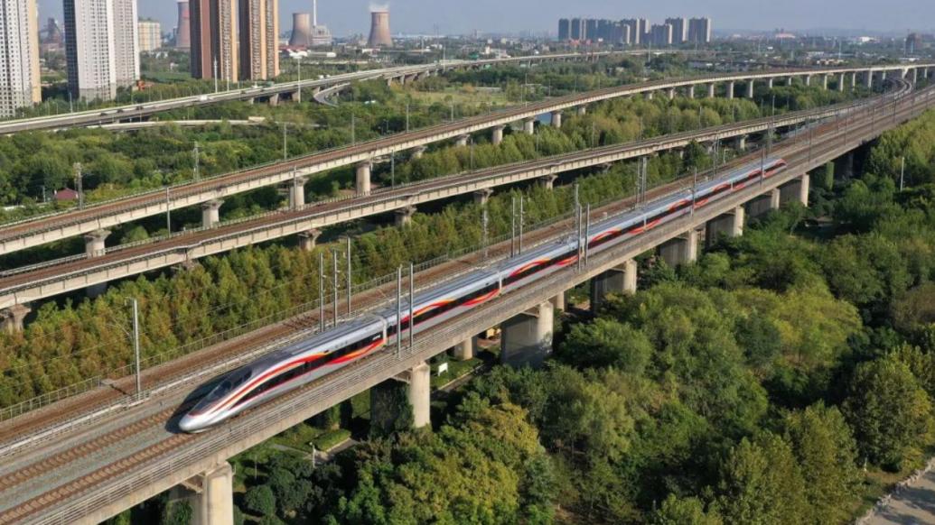 国庆首日全国铁路预计发送旅客970万人次