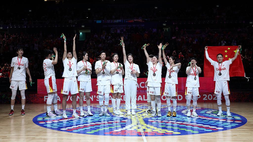 体育总局向中国女篮致贺信：不畏强手顽强拼搏，致以崇高敬意