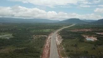 中企投建的柬埔寨首条高速公路试运营
