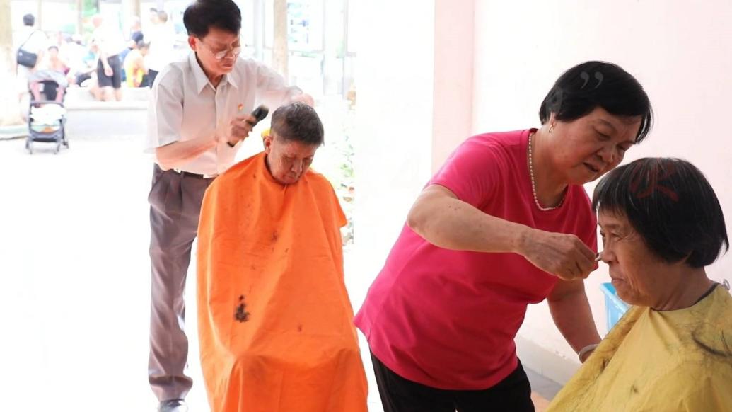 老夫妻做“岁月理发师”，8年为居民义剪4000余次