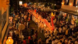 花灯点缀城市，老挝琅勃拉邦庆祝灯船节