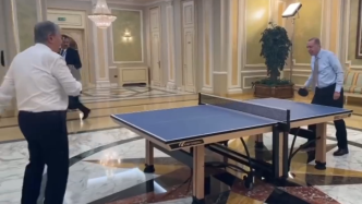 视频｜哈土总统会晤后打乒乓球，土耳其总统握拍姿势亮了
