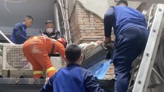女孩从7楼坠落至一楼雨棚，武汉消防紧急救援
