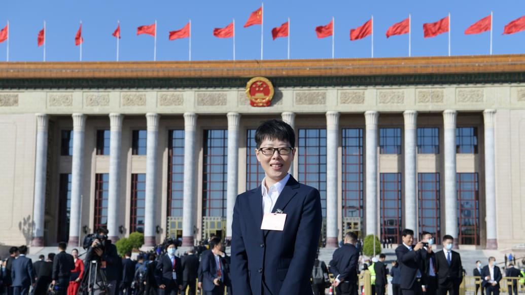 二十大代表坚守老字号柜台近30年：暖心服务，与顾客成为朋友