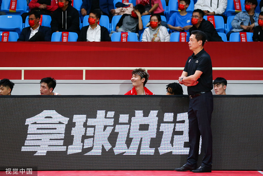 体坛联播｜梅西姆巴佩两球两助攻，C罗道歉重回曼联训练