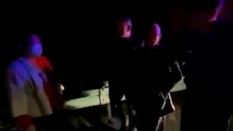 老人騎三輪車誤入國道，民警快速救援