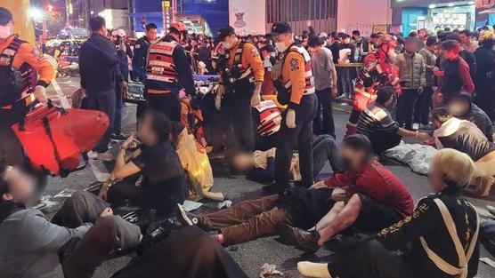 生死梨泰院丨韩总统被批滥用警备资源致踩踏现场警力不足