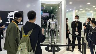 特斯拉人形机器人首次在中国亮相，还有两款新车首秀进博会