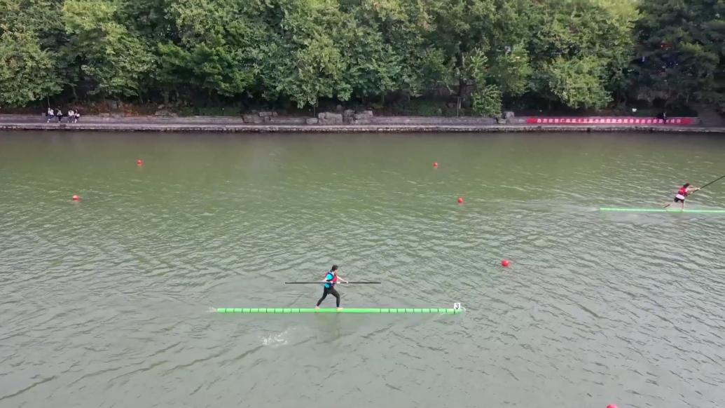 廣西民運(yùn)會(huì)上演“水上功夫”獨(dú)竹漂