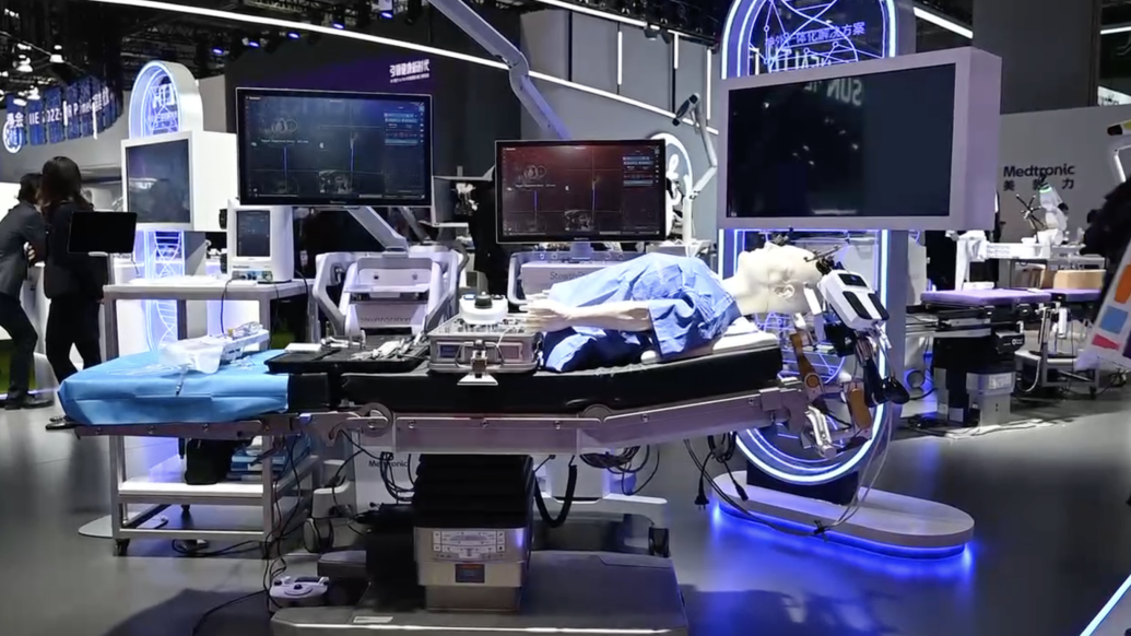 进博会｜机器人总动员，美敦力首款神经外科机器人亮相进博