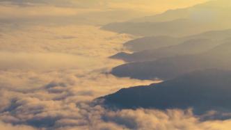 大理白族自治州出现云雾景观，澜沧江面“白龙”蔚为壮观