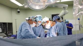 切下肝脏，清除肿瘤后移回去，华山医院为72岁老人成功手术