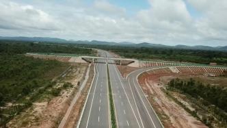 中柬合作金港高速公路为柬埔寨贸易往来提供便利