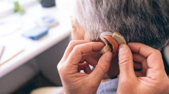 老年助听器调查：门店为何贵，网购百元产品或为声音放大器