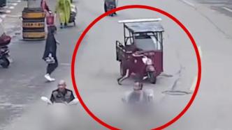 7岁男童突然猛跑横穿马路，被三轮车卷入车底