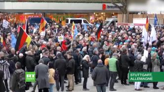 德国斯图加特民众参加游行，要求政府有效应对能源危机