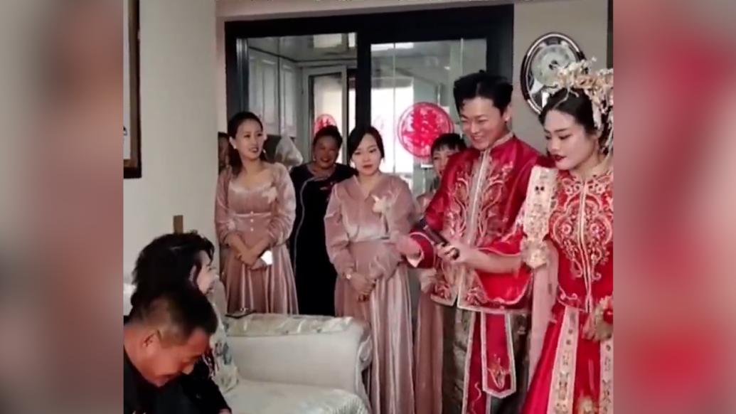 婚礼主持人结婚带头主持自己的婚礼