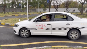 上海95岁老伯学车记：定下小目标，过年前拿驾照