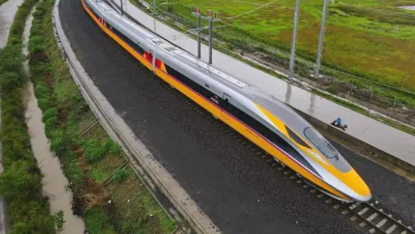中國和印尼合作建設的雅萬高鐵試驗運行圓滿成功